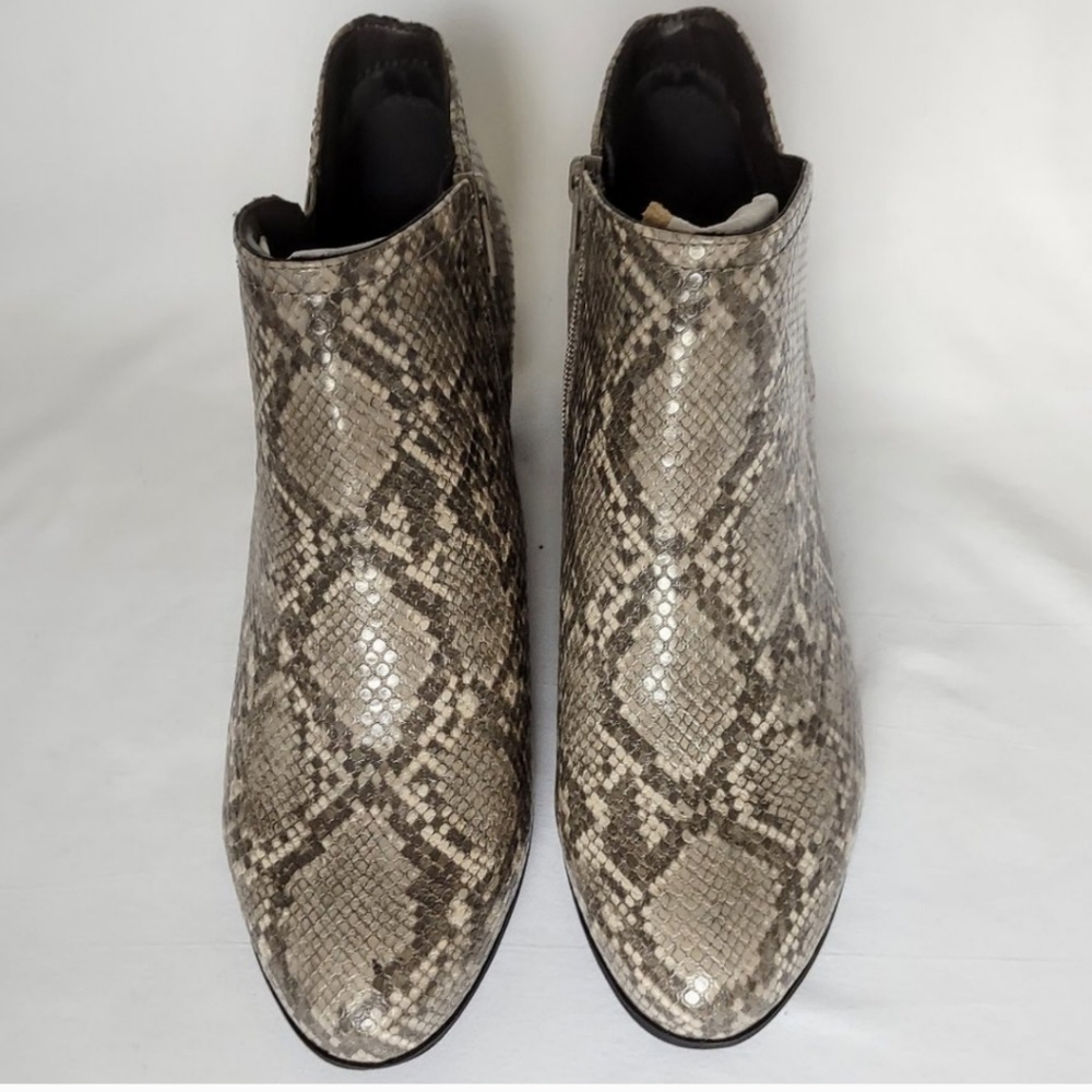 CLOUDWALKERS by Avenue Booties Ankle Boots 10 Wide NEW Faux Snakeskin Gray